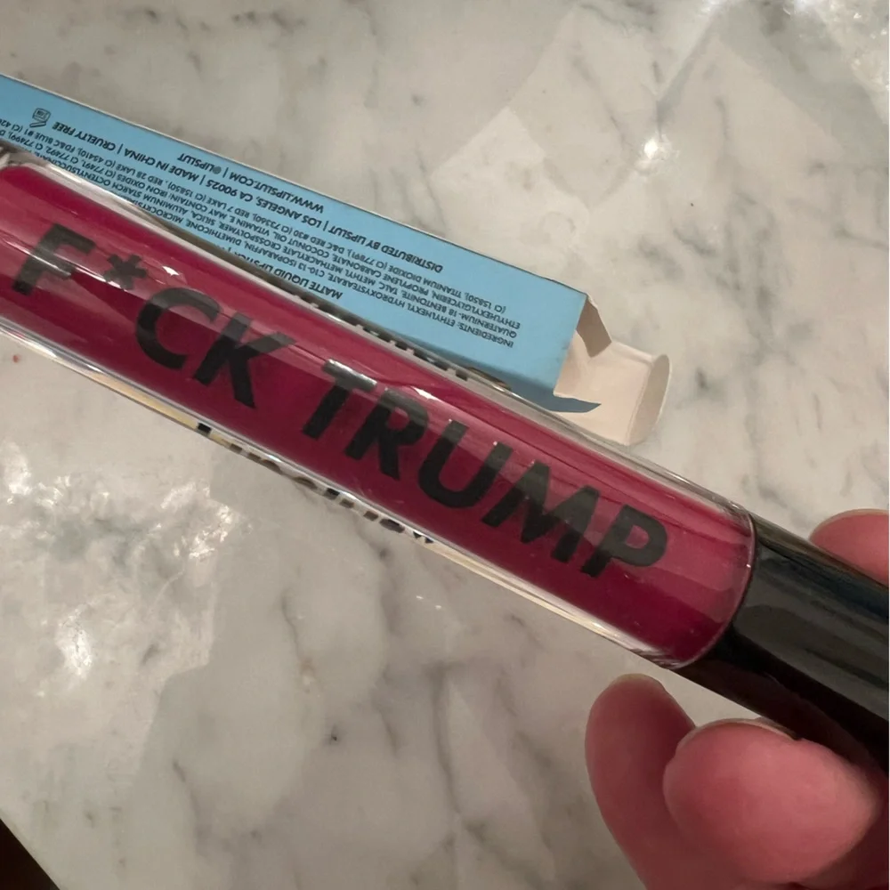 Lipstick lipgloss LIP Trump Fake News red